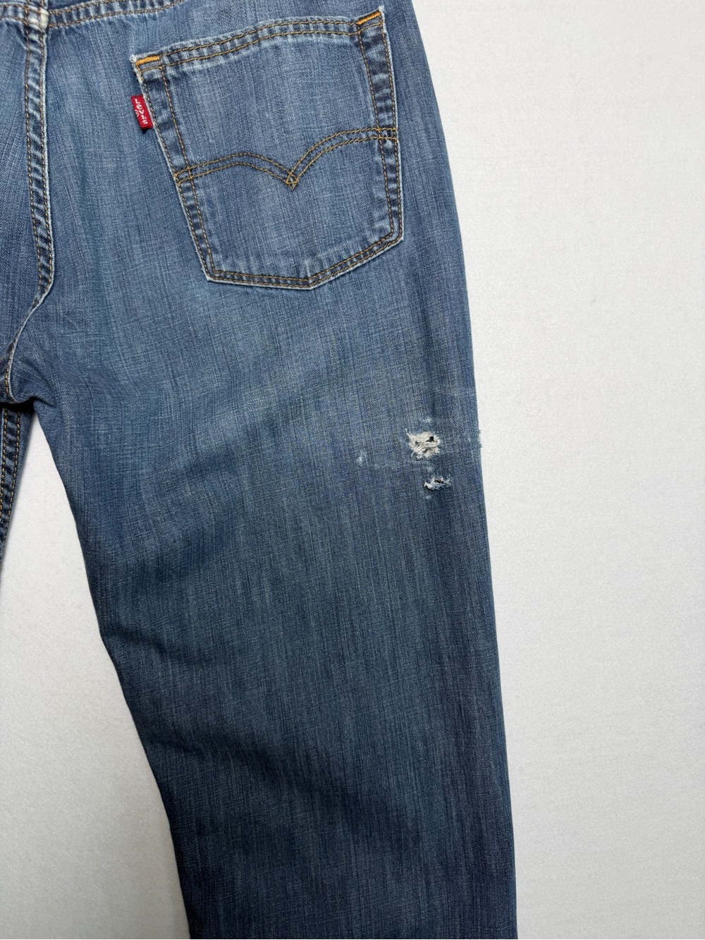 Levi's 514 Straight Fit Jeans Medium Wash Actual Size 32X31 READ DESCRIPTION - Picture 4 of 15